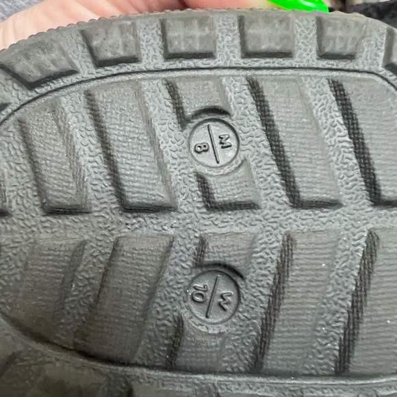 Black crocs - Picture 2 of 4